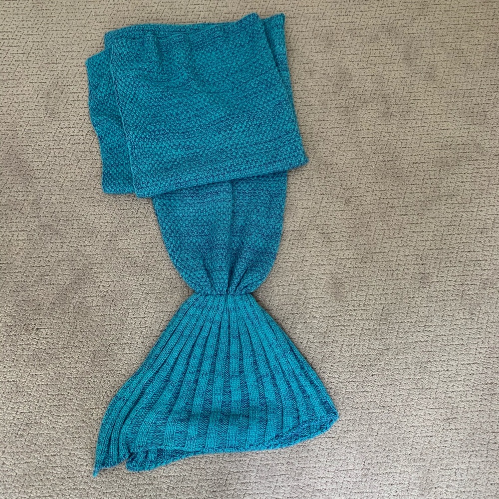 NEVER USED MERMAID TAIL BLANKET